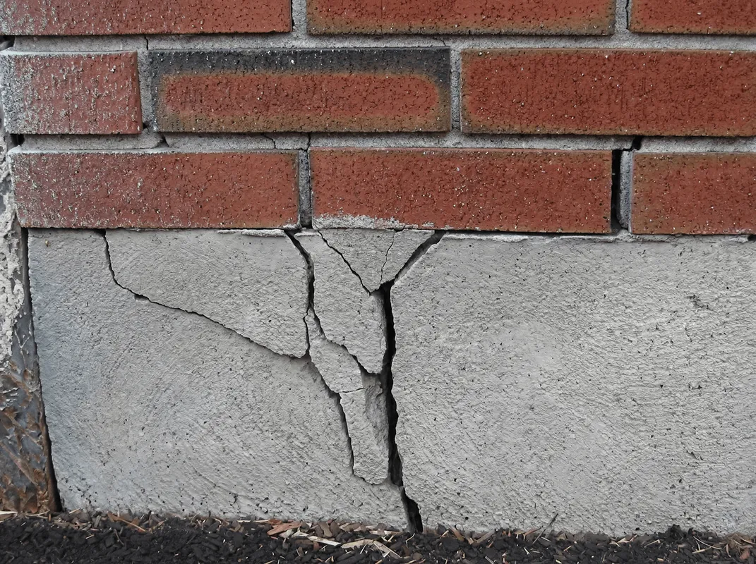 Concrete foundation with serious structural damage in Savannah, GA