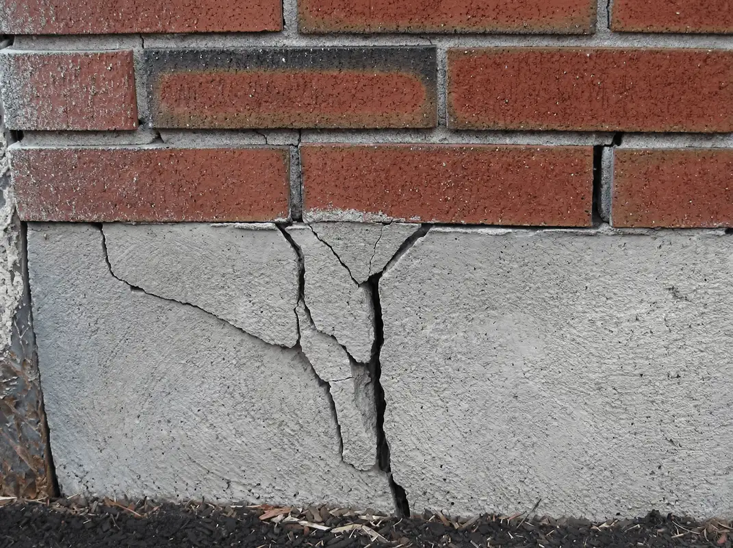 Concrete foundation with serious structural damage in Savannah, GA